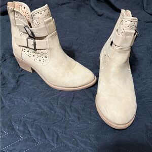 Women's Tan Ankle Boots